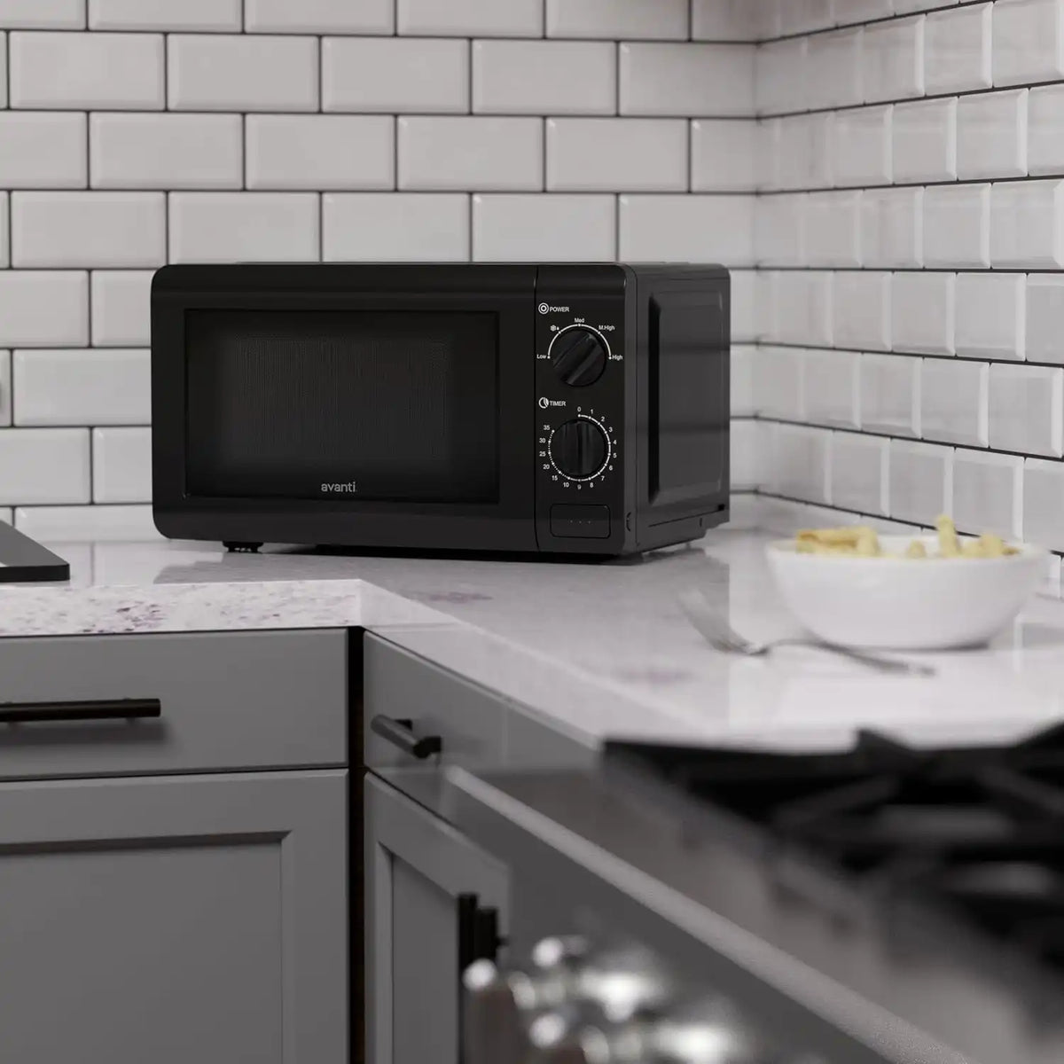Avanti Microwave Oven 700-Watts Compact Mechanical with 5 Power Settings, Defrost, Full Range Temperature Control and Removable Glass Turntable, 0.7-Cu.Ft., Black