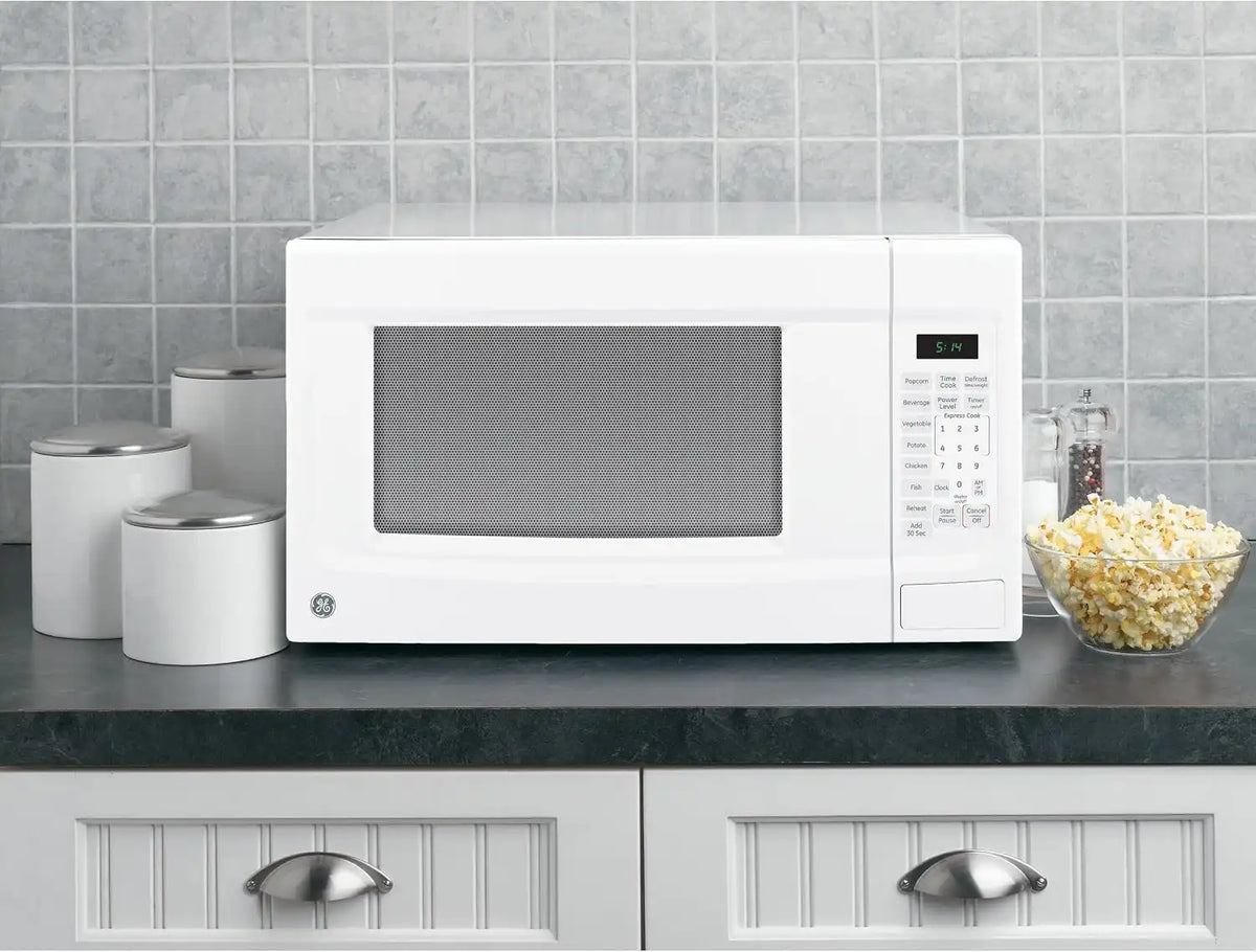 GE Countertop Microwave Oven, 1.4 Cubic Ft., 1,100-watt Capacity, 7 Auto Cooking Settings, Child-Lock Technology, Kitchen Essentials for the Countertop, Dorm Room or Apartment, White